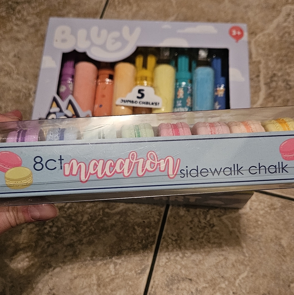 Bluey Chalk Set W/Macarons Chalk. - Picture 2 of 5